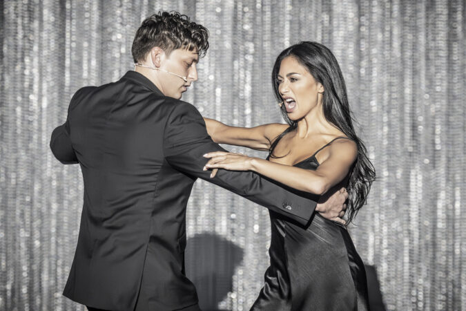 Watch Nicole Scherzinger Sings Through A Bullhorn After Sunset Blvd Watch Nicole Scherzinger Sings Through A Bullhorn After Sunset Blvd