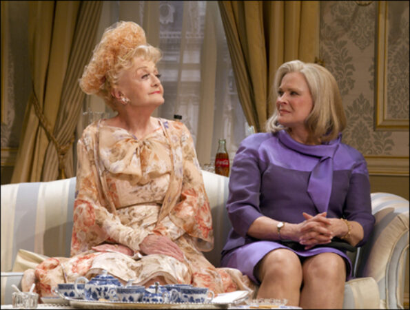 Angela Lansbury and Candice Bergen in <i>The best man</i>2012 “SRC =” https://assets.playbill.com/editorial/_embeddedgalleryysize/a3b22c9f84014628f348043510205896-bestmanprod1_1334003842.jpg “></p><figcaption>
<div>
<p>Angela Lansbury and Candice Bergen in <i>The best man</i>2012</p>
</div>
</figcaption></figure>
</div>
<div data-slide-count=