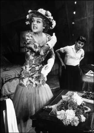 Angela Lansbury and Joan Plowright in <i>A taste of honey</i>1960 “SRC =” https://assets.playbill.com/editorial/_embedddedgalleryysize/aaa489ecced9803b279b1229d8c46e853-lans759598.jpg “></p><figcaption>
<div>
<p>Angela Lansbury and Joan Plowright in <i>A taste of honey</i>1960</p>
</div>
</figcaption></figure>
</div>
<div data-slide-count=