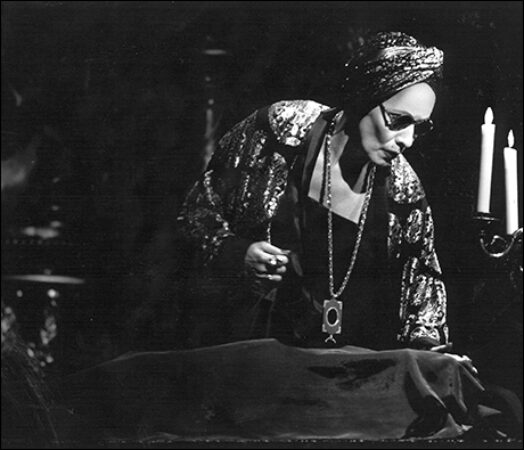 Betty Buckley in <i>Sunset Boulevard</i>“SRC =” https://assets.playbill.com/editorial/_embeddedgallerysize/bc1de5b55373ea9935c79a1ef4841470-bucksuns4.jpg “></p><figcaption>
<div>
<p>Betty Buckley in <em>Sunset Boulevard </em>(Broadway, 1995)</p>
</div>
</figcaption></figure>
</div>
<div data-slide-count=