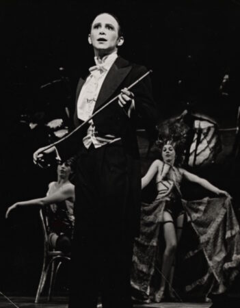 Cabaret_broadway_production_photo_1966_joel gray_hr