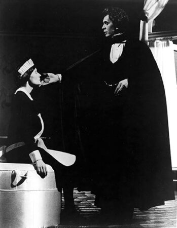 Gretchen Oehler and Frank Langella in the 1977 Broadway production <i>Dracula</i>. “src=’https://assets.playbill.com/editorial/_embeddedgallerysize/c757a2d3dc42c124d6a19ed722de1037-dracula392.jpg’></p><figcaption>
<div>
<p>1977 Revival: 925 performances</p>
</div>
</figcaption></figure>
</div>
<div data-slide-count=