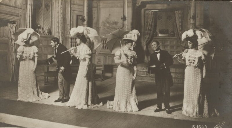The_red_mill_broadway_production_photo_1906_cast_hr
