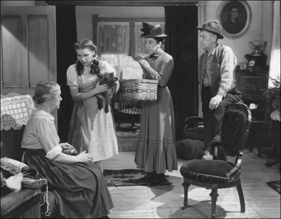 Judy Garland, Margaret Hamilton, Clara Blandick and Charley Grapewin in 