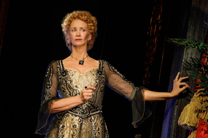 Bernhardt-Hamlet_Broadway_ProductUcct_Photo_2018_Janet McTier_hr
