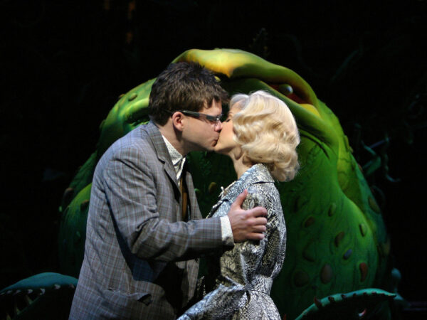 HR - Hunter Foster and Kerry Butler in Little Shop of Horrors (Broadway 2003)