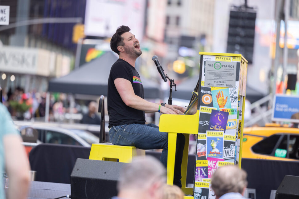 Six performa at Playbill Pride in Times Square! #prideintimessq