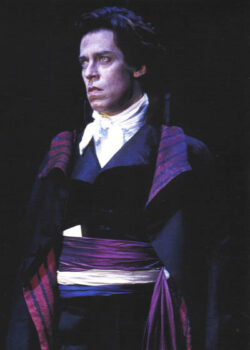 //assets.playbill.com/editorial/9589a9f2c5fdaa5a3c4292e5df4619a4-terrence-mannthe-scarlet-pimpernel-production-photo-terrance-mann-hr.jpg