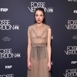 //assets.playbill.com/editorial/4cee5ca3d5e6619348368104bef49675-fosse-verdon-new-york-premiere-2019-56-margaret-qualley-hr.jpg