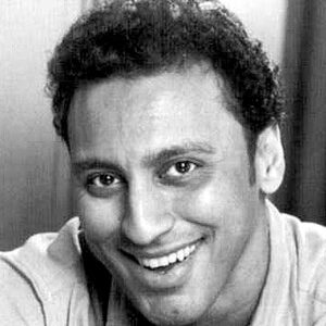 //assets.playbill.com/editorial/e12f0d9a7e0a2518f8958f294ca118b7-aasif-mandvi.jpg
