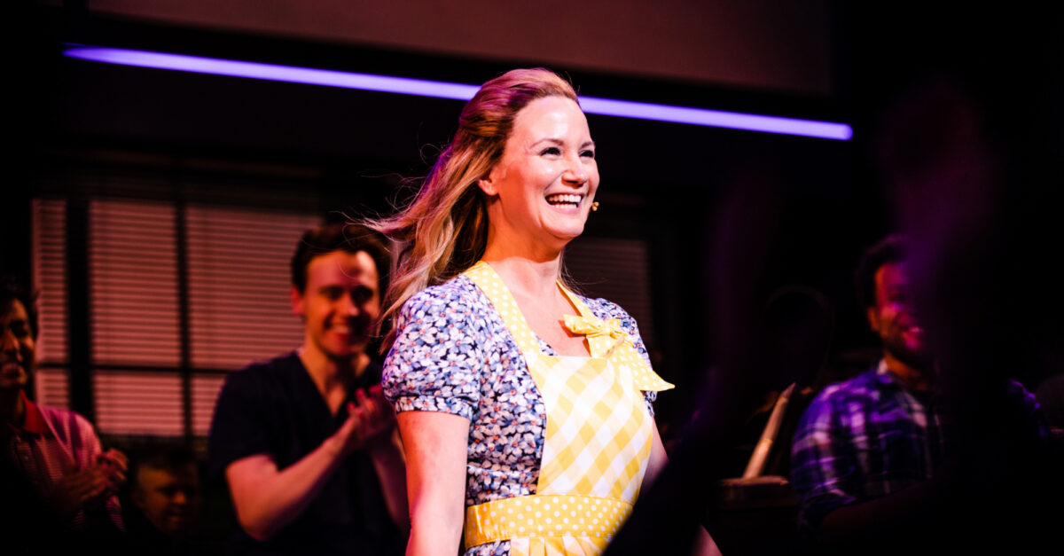 'Everything Changes' See Jennifer Nettles, Erich Bergen, and More Join(02)