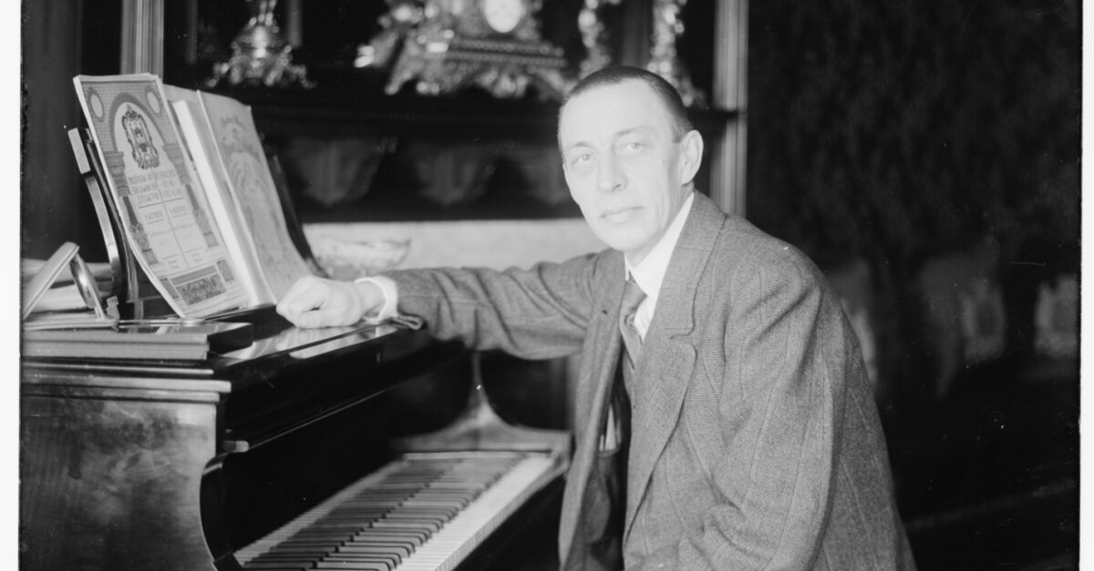2-Rachmaninoff-piano-BW-copy.jpg