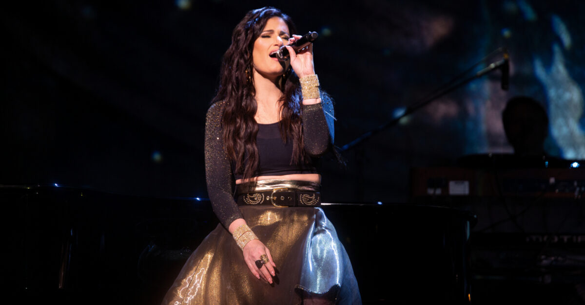 Idina Menzel Will Launch Take Me or Leave Me North American Tour This Summer - Vimarsana News