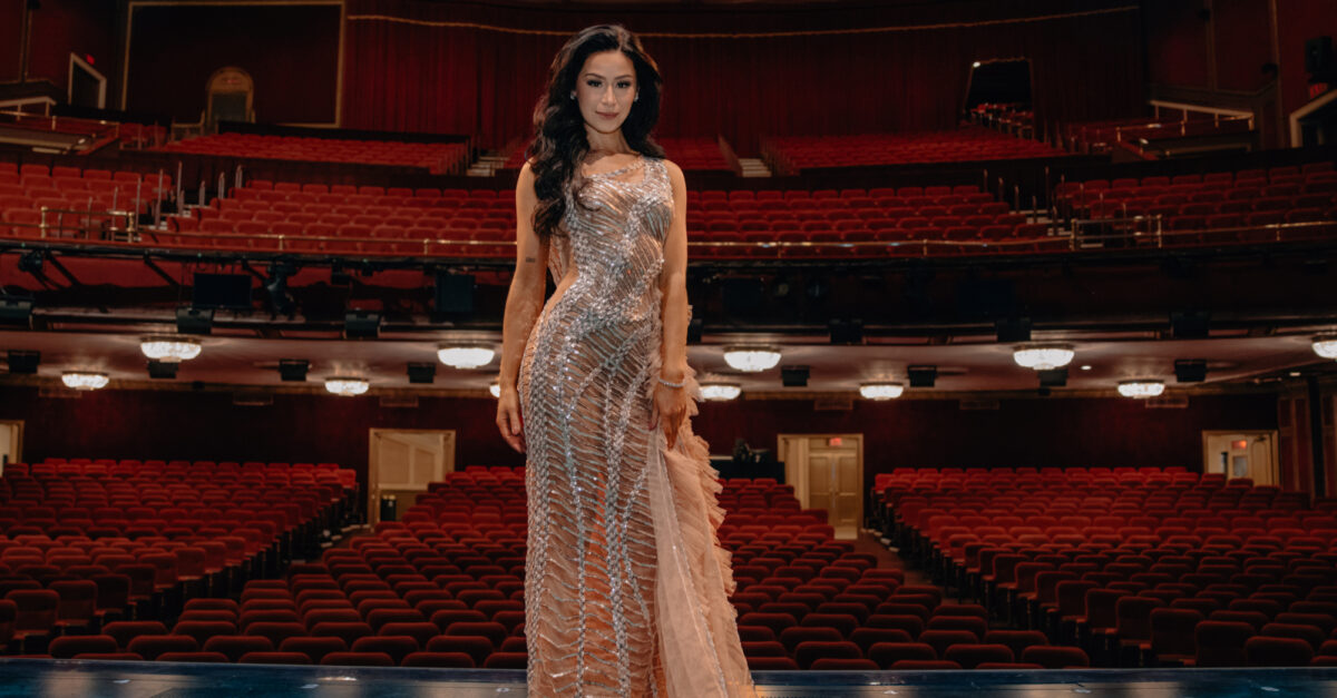 See Samantha Pauly Get Sewn Into Her Opening Night Dress for The Great Gatsby - Vimarsana News