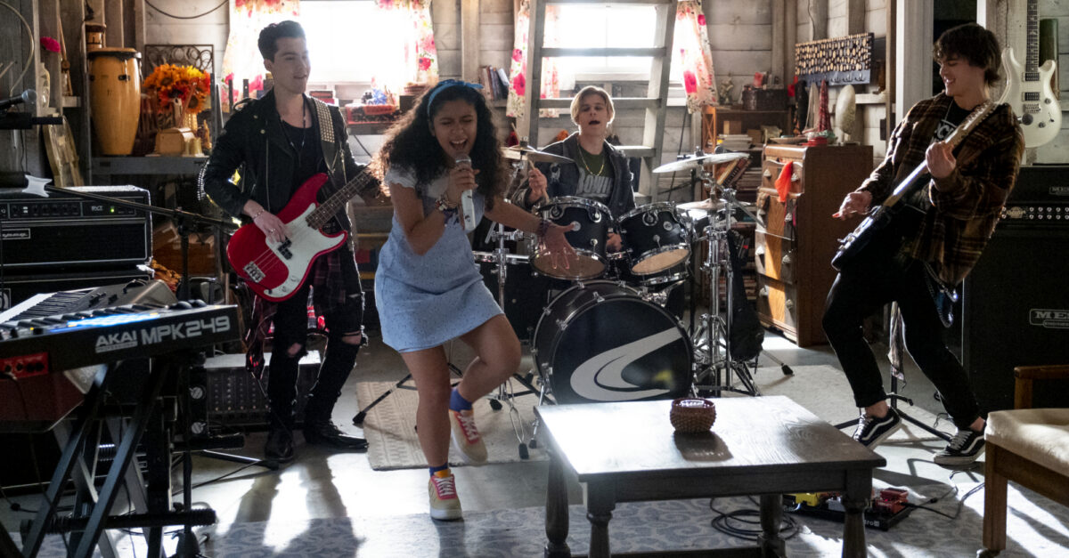 Musical Series Julie and the Phantoms, With Cheyenne Jackson, Madison