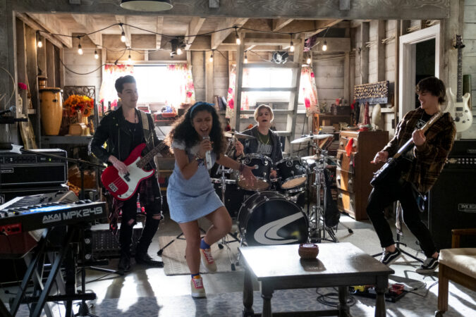 Julie and the Phantoms_Netflix_Production Photos_2020_Jeremy Shada, Madison Reyes, Owen Joyner, and Charlie Gillespie_HR