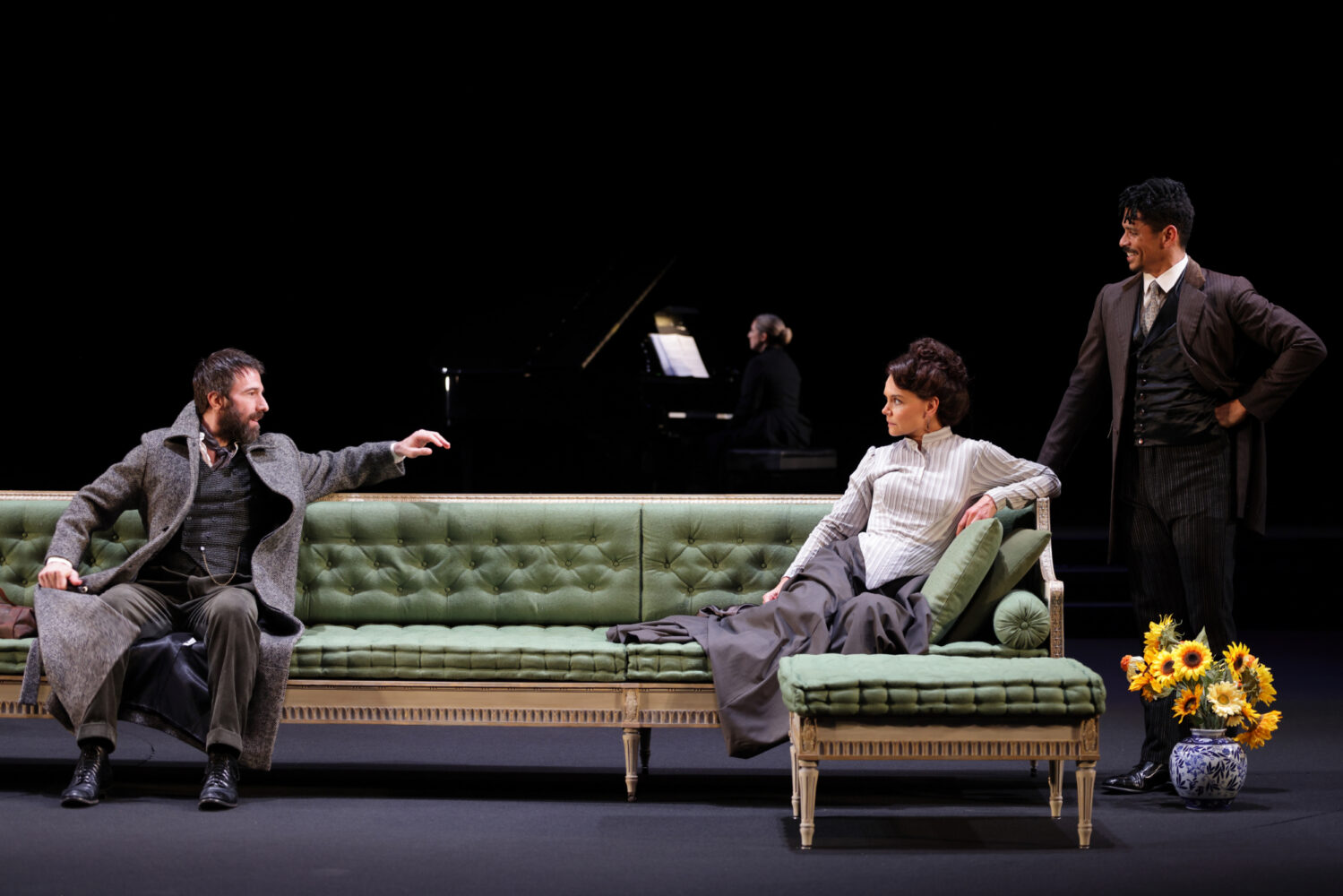 Garblar Rasmi Photos: Get a 1st Look at Katie Holmes in Hedda Gabler at The Old Globe ...