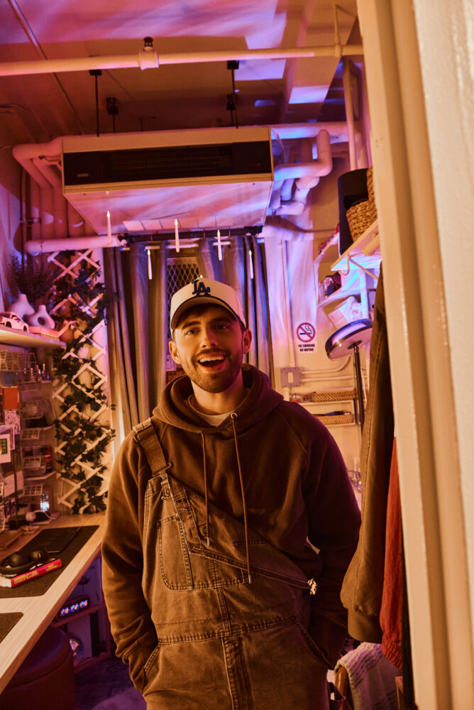 Photos: Step Backstage at Two Strangers (Carry a Cake Across New York ...