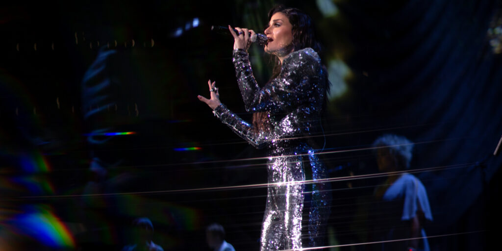 Reviews: What Do Critics Think of Idina Menzel Documentary Which Way to the Stage? - Vimarsana News
