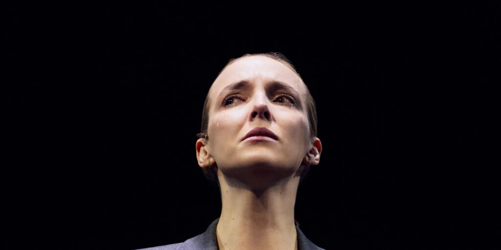 Prima Facie Pauses Matinee After 2023 Tony Nominee Jodie Comer Stops Show - Vimarsana News