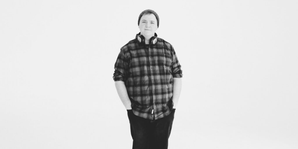 New Musical Roam Featuring Music and Lyrics by Alexander Sage Oyen Receives Staged Reading December 13 - Vimarsana News