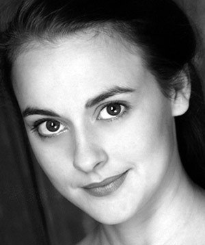 Sara Topham (Performer)