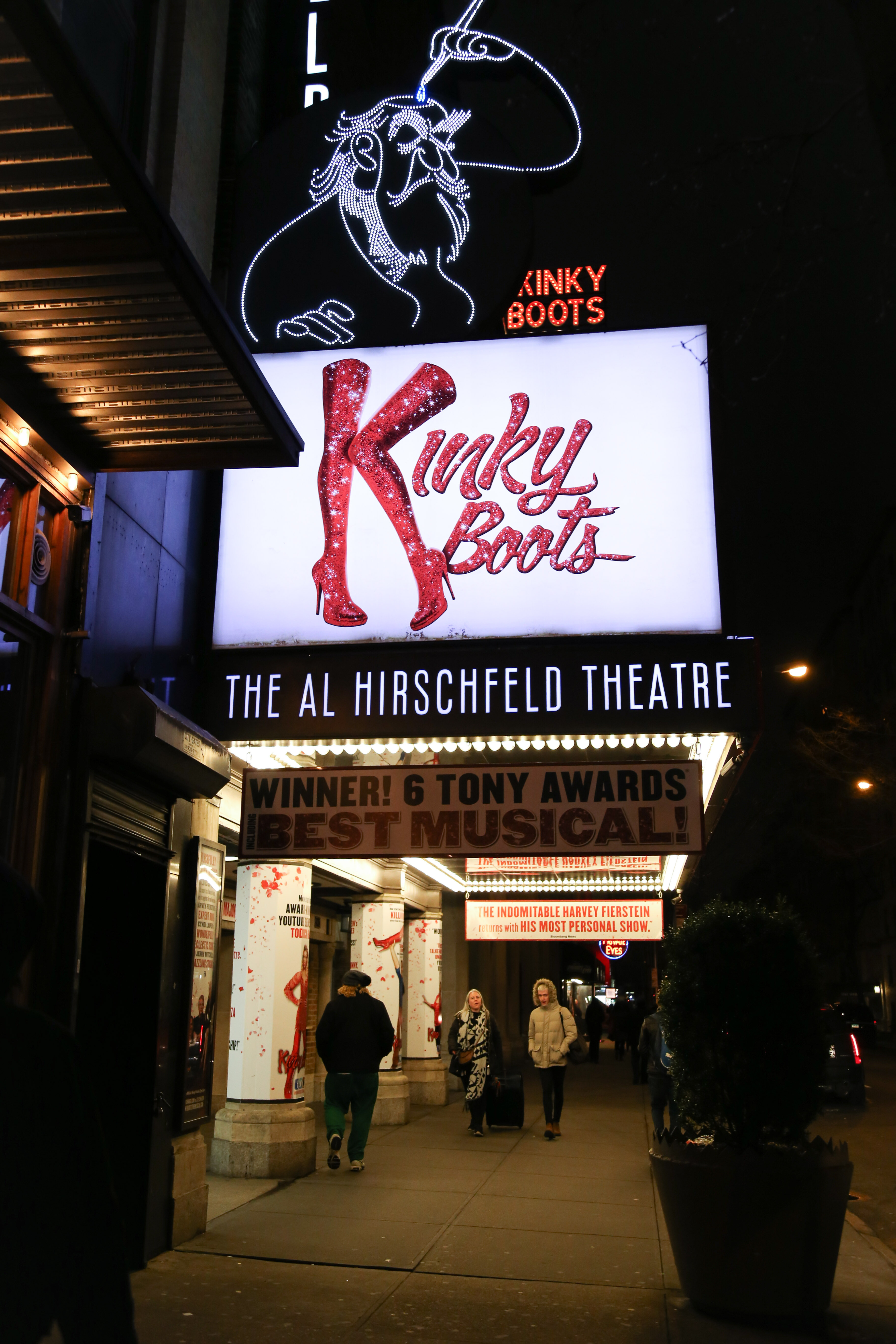 Kinky_Boots_Marquee_January_2017_01_HR